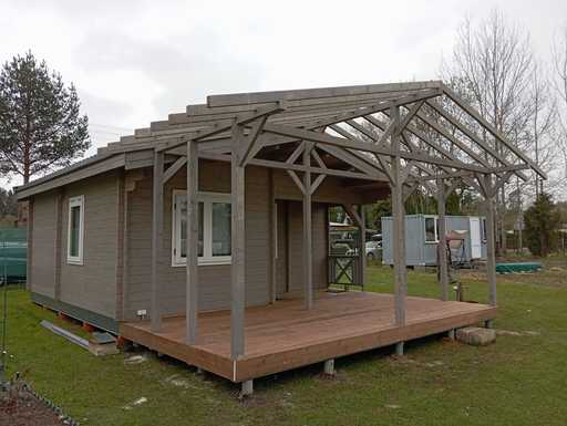 Le Migliori Idee per Pergole per un Piccolo Giardino: Una Tettoia in Legno Attaccata alla Casa e Altre Soluzioni Salvaspazio