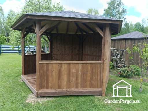 Gazebo da giardino in legno a sei lati — Accogliente gazebo da giardino con pavimento e tetto coperto