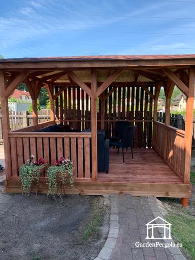 Gazebo da giardino in legno marrone 3x3,5 m — Accogliente gazebo da giardino con pavimento e lati decorativi a griglia - garden gazebo pergola