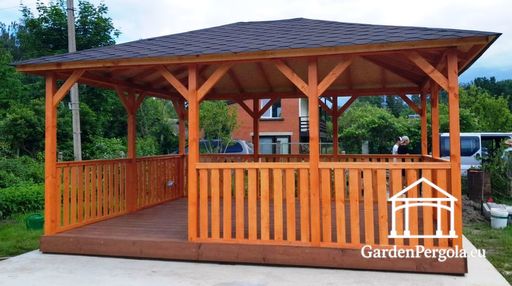 Gazebo in legno ambra 4x5 m — spazioso gazebo da giardino con pavimento, ringhiere e tetto coperto