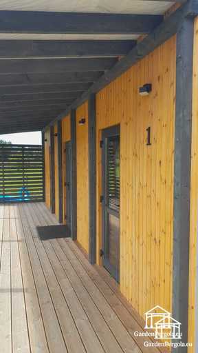 Estensione Naturale in Legno della Casa con Terrazza Coperta